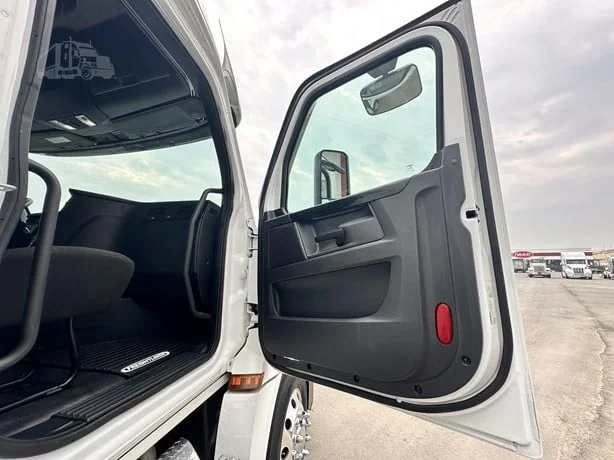 2025 Freightliner Cascadia in Boise, ID — photo 36