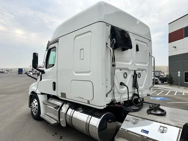 2025 Freightliner Cascadia in Boise, ID — photo 14