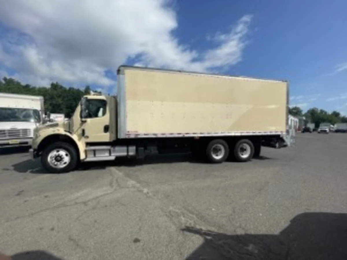 2017 Freightliner M2 106 - image 6