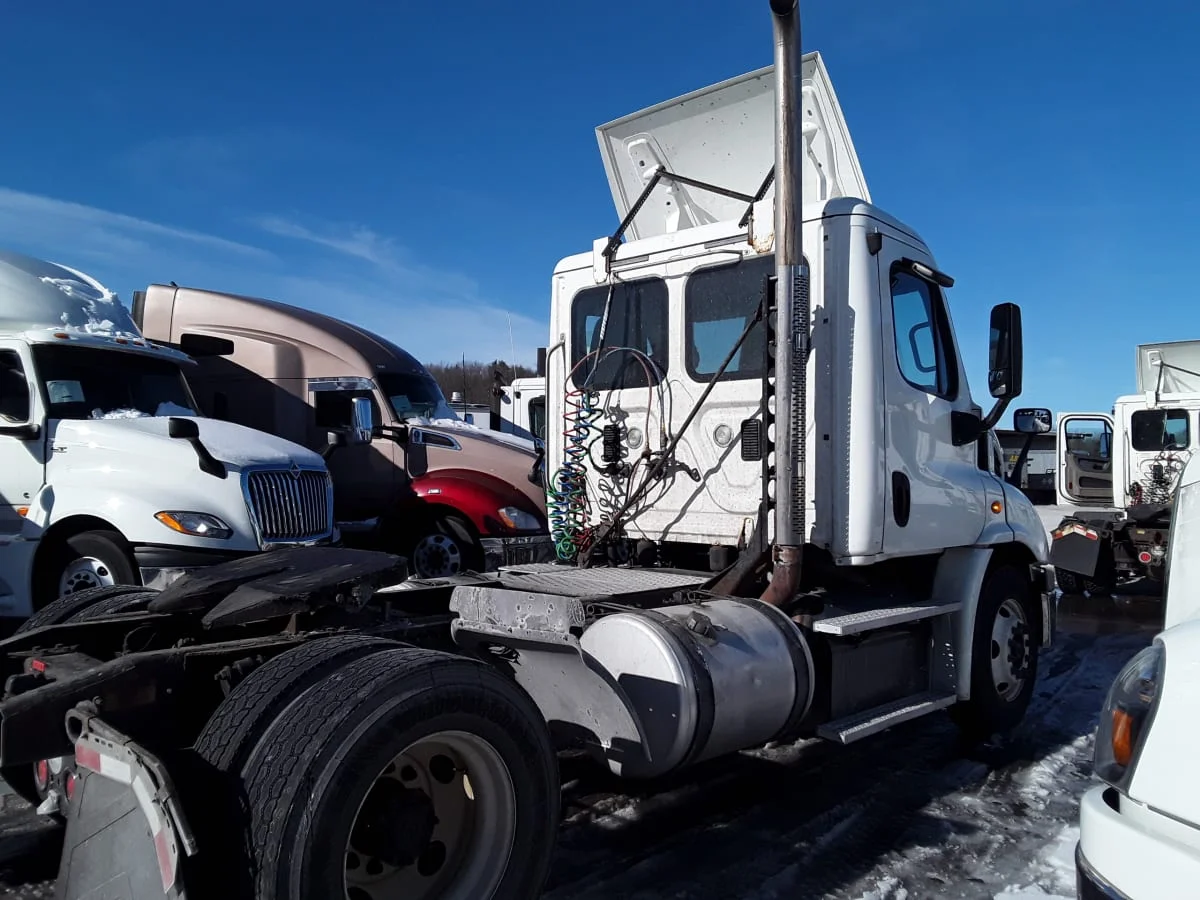 2015 Freightliner Cascadia in Salisbury, MA — photo 4