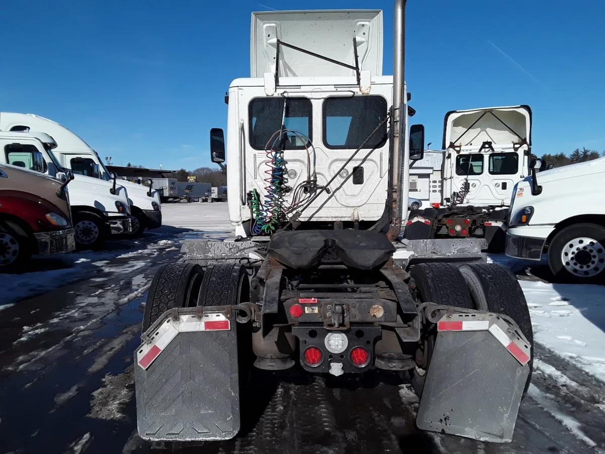2015 Freightliner Cascadia in Salisbury, MA — photo 5