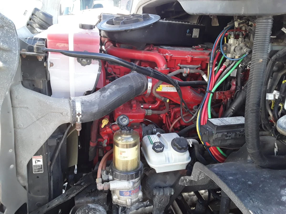 2015 Freightliner Cascadia - image 8