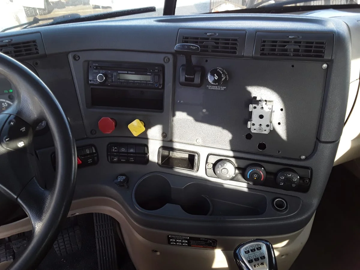2015 Freightliner Cascadia in Salisbury, MA — photo 10