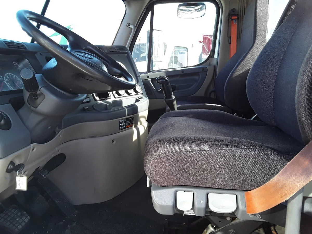 2015 Freightliner Cascadia in Salisbury, MA — photo 7