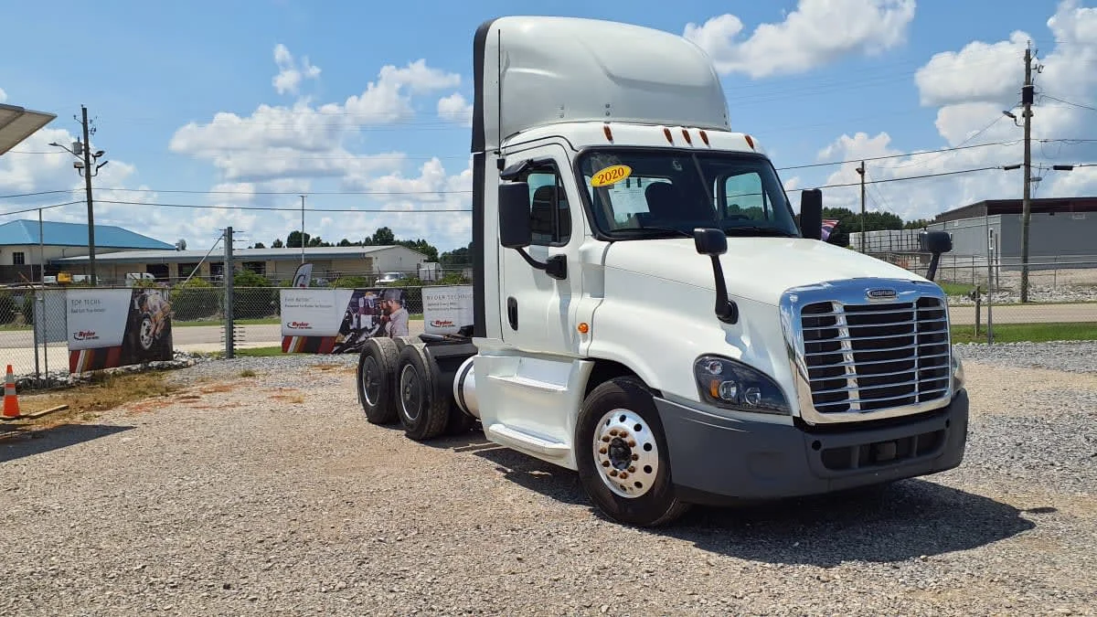 2020 Freightliner Cascadia in Birmingham, AL — photo 3