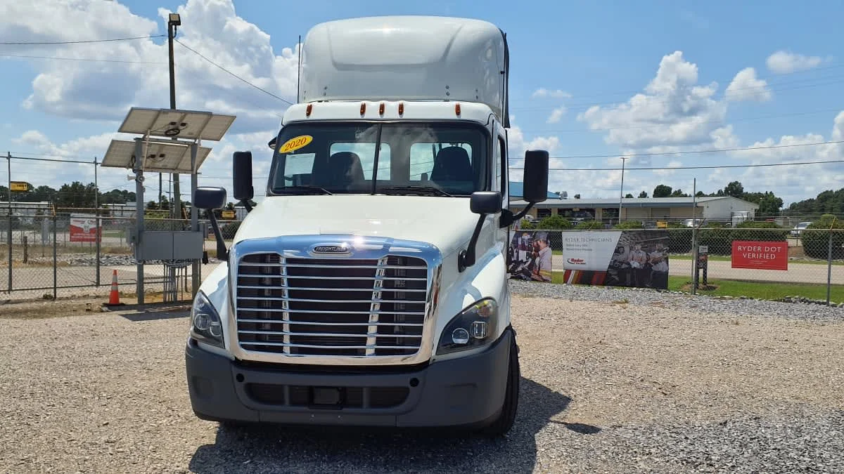 2020 Freightliner Cascadia in Birmingham, AL — photo 2