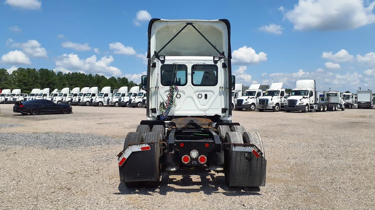 2020 Freightliner Cascadia in Birmingham, AL — photo 5