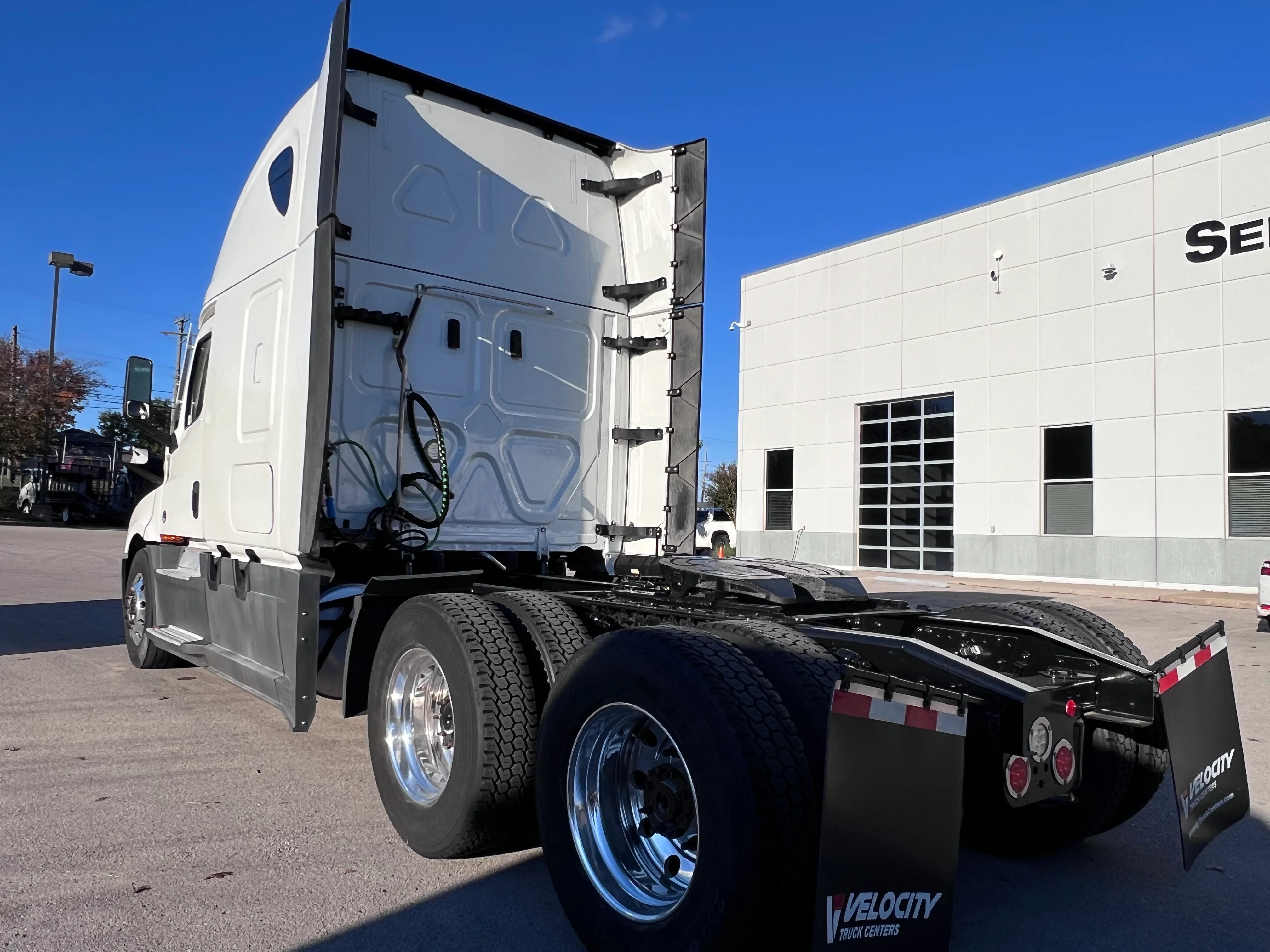 2023 Freightliner Cascadia in Greensboro, NC — photo 4