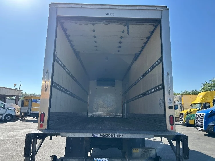 2020 Hino 268 - image 8