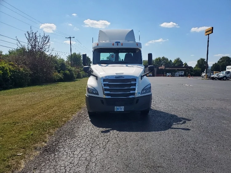 2020 Freightliner Cascadia in White Deer, PA — photo 2