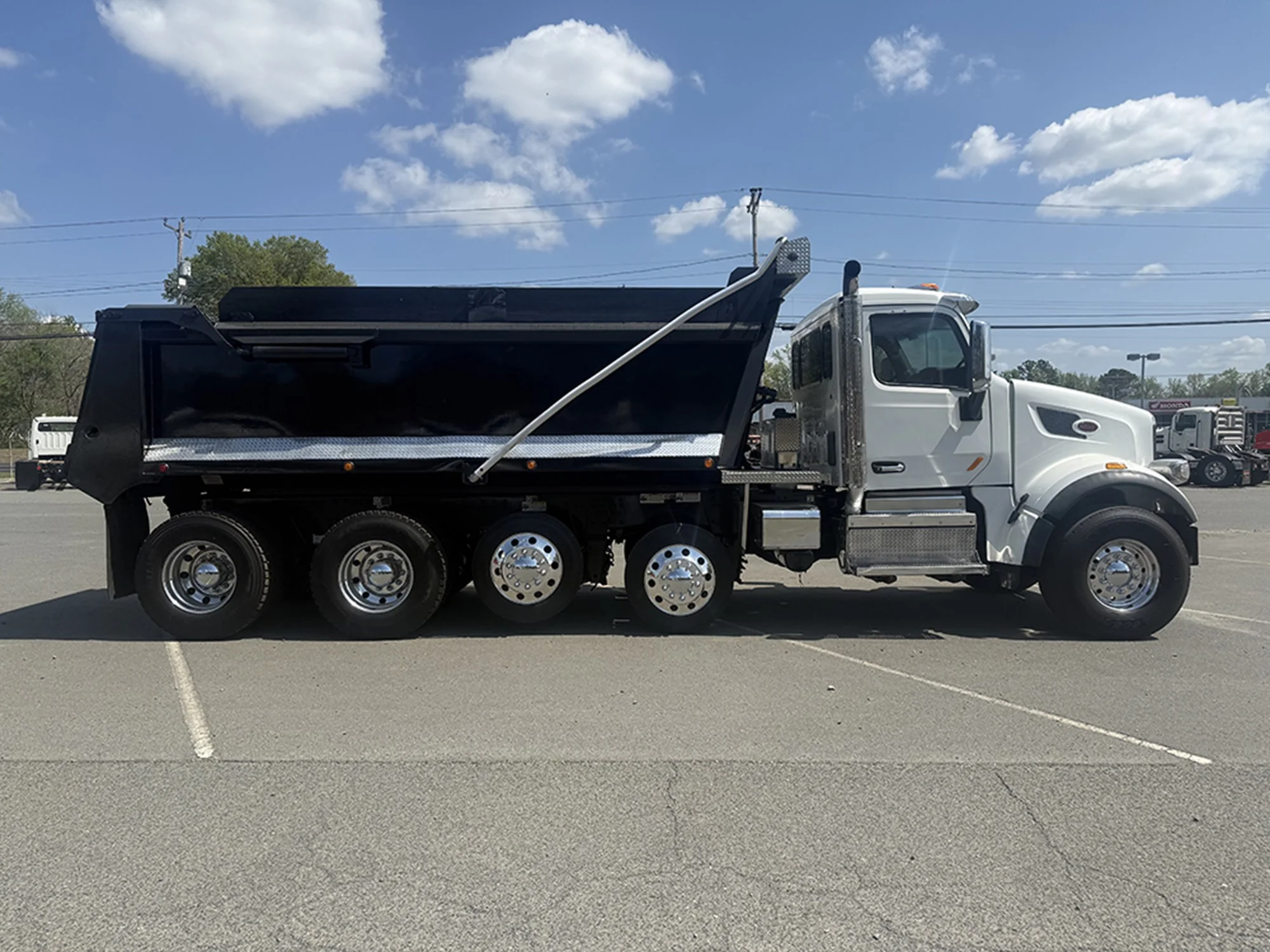 2019 Peterbilt 567 - image 3