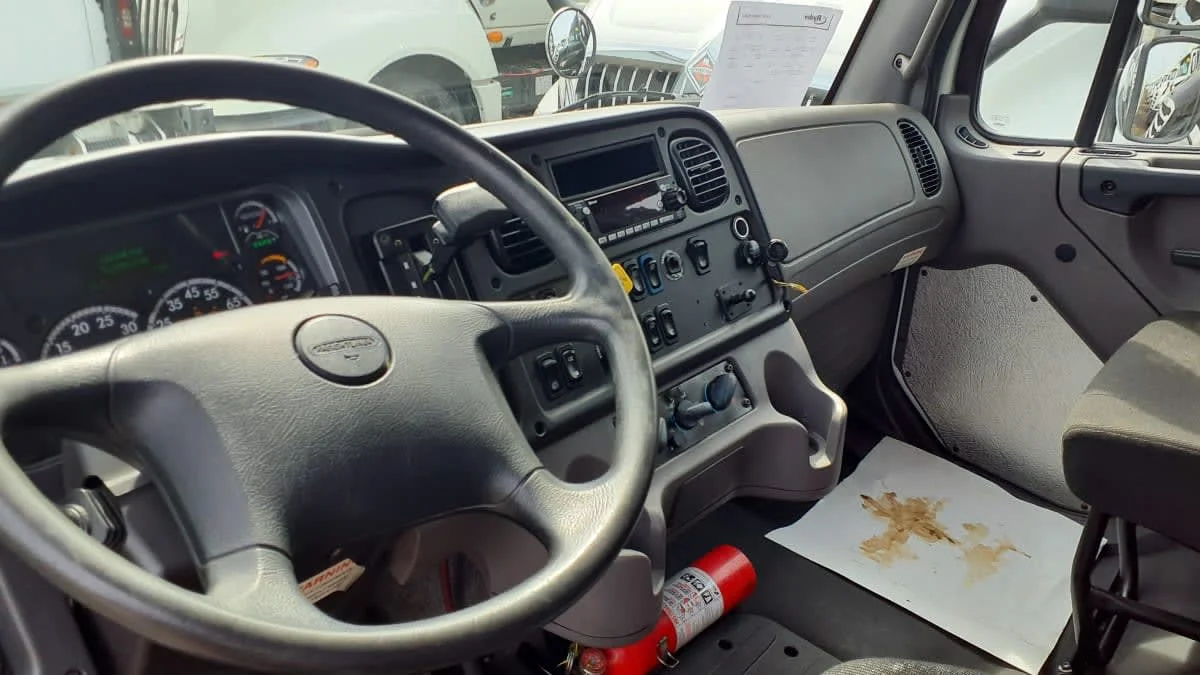 2019 Freightliner M2 106 in Bolingbrook, IL — photo 7