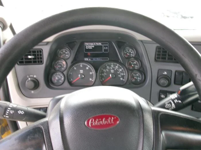 2020 Peterbilt 579 — photo 11