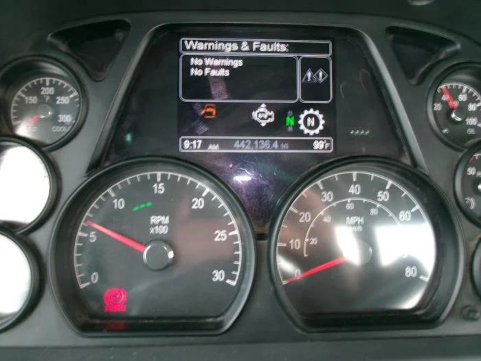 2020 Peterbilt 579 — photo 13