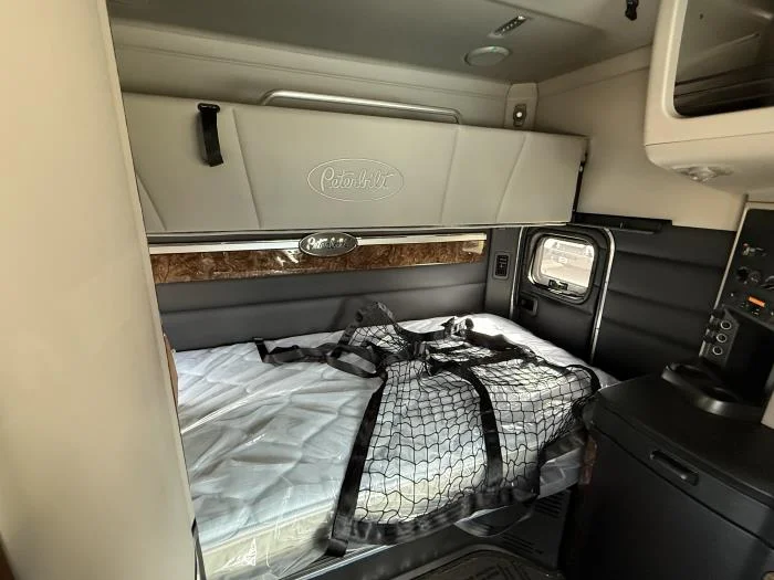 2027 Peterbilt 589 - image 10