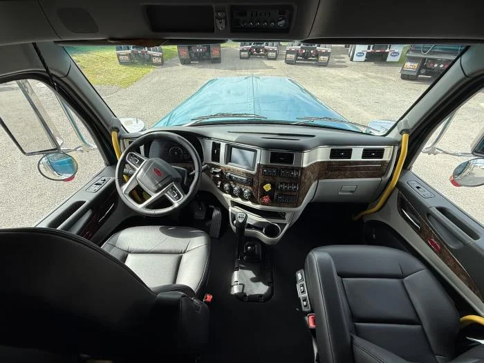 2027 Peterbilt 589 - image 9