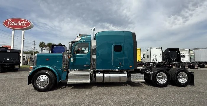 2027 Peterbilt 589 - image 2