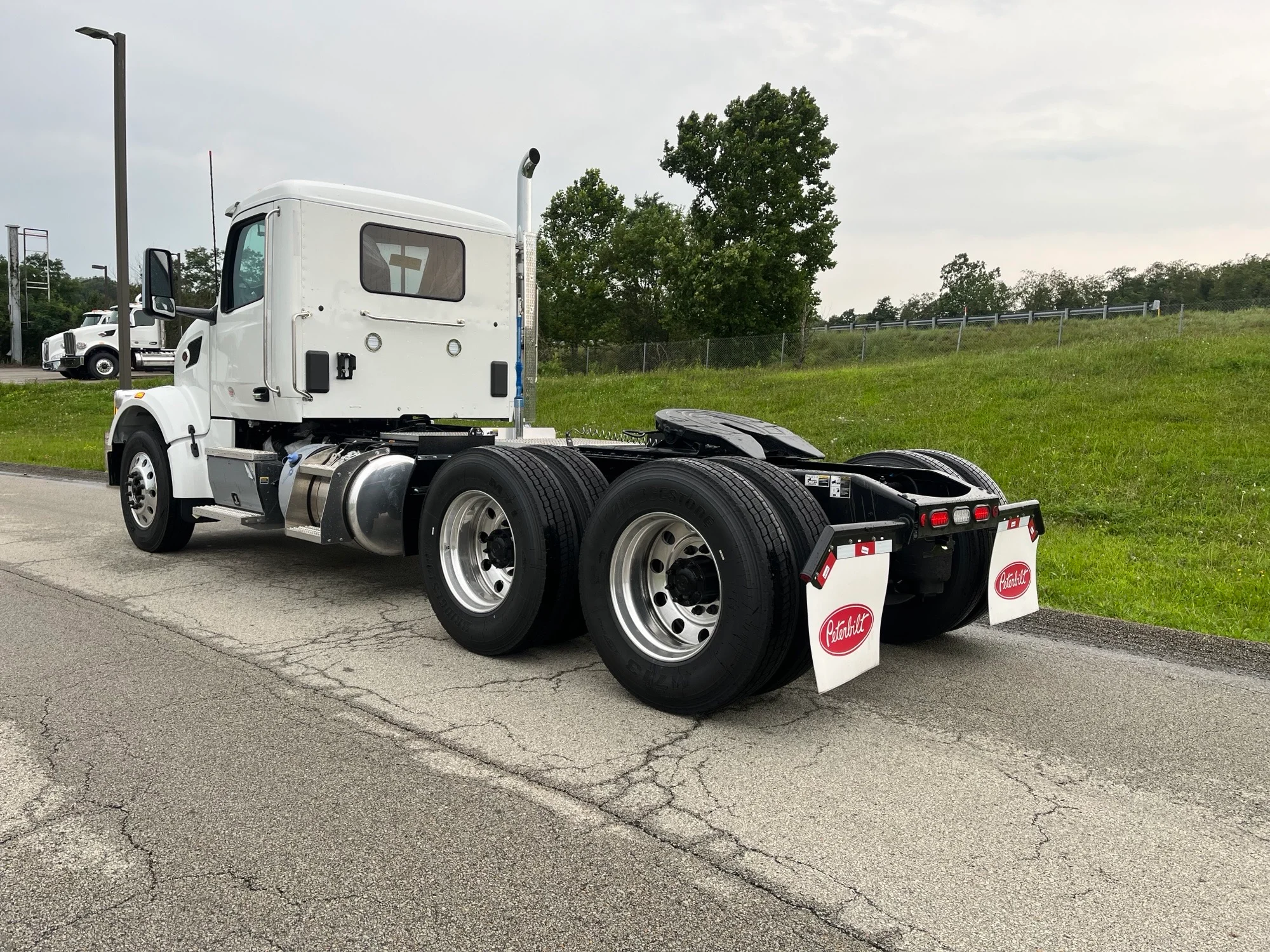 2027 Peterbilt 567 in Lancaster, PA — photo 2
