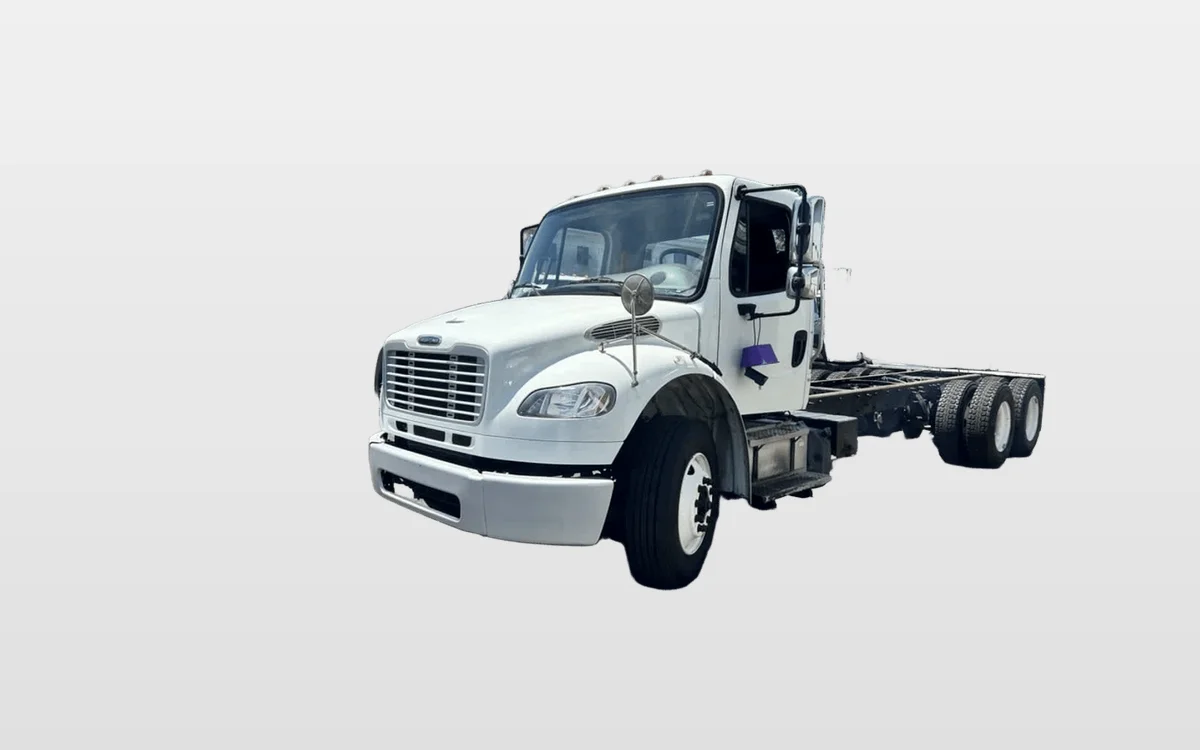 2017 Freightliner M2 106 - image 1