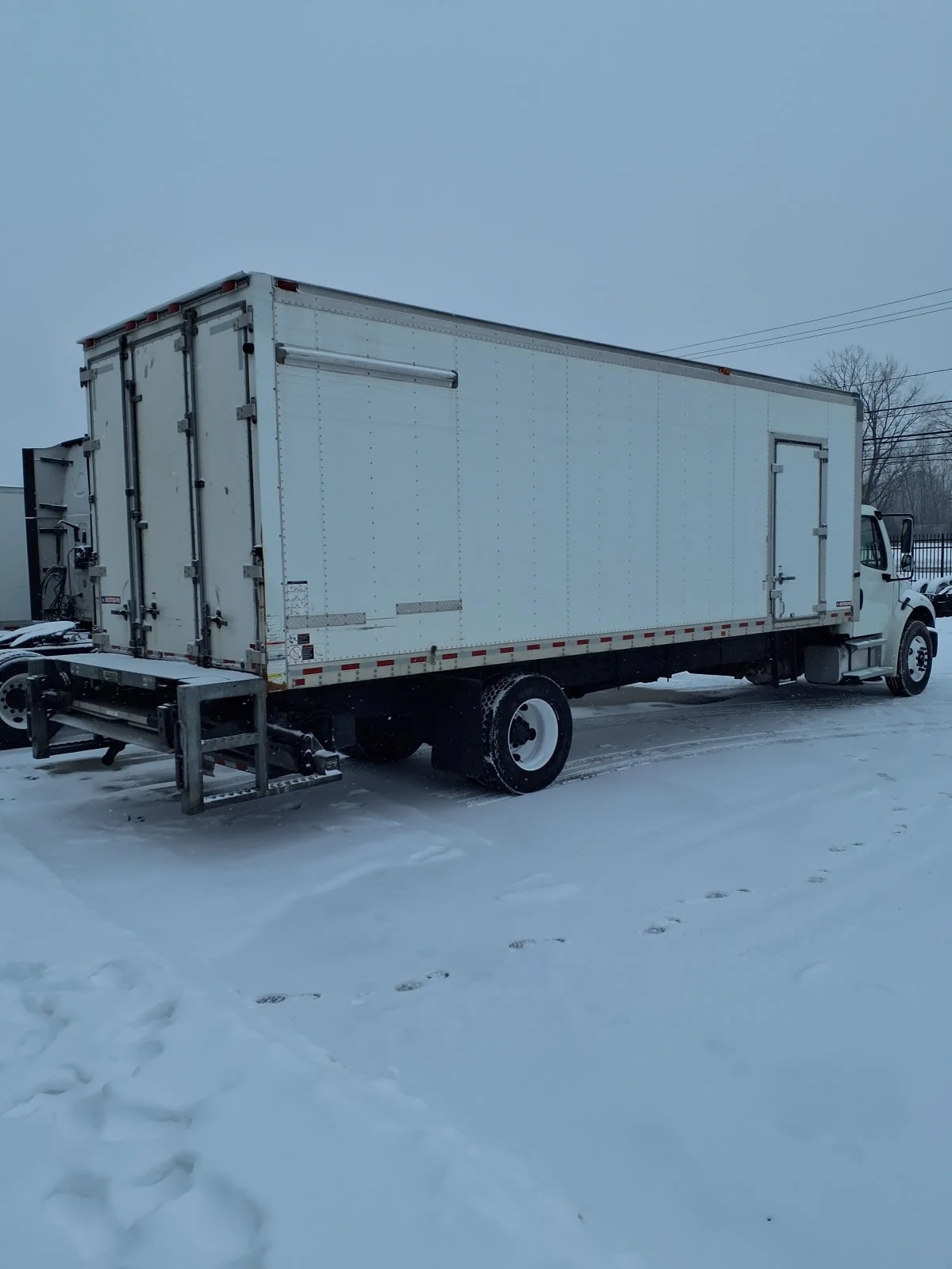 2020 Freightliner M2 106 in Cleveland, OH — photo 4