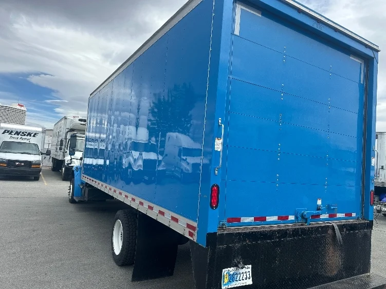 2019 Freightliner M2 106 - image 6