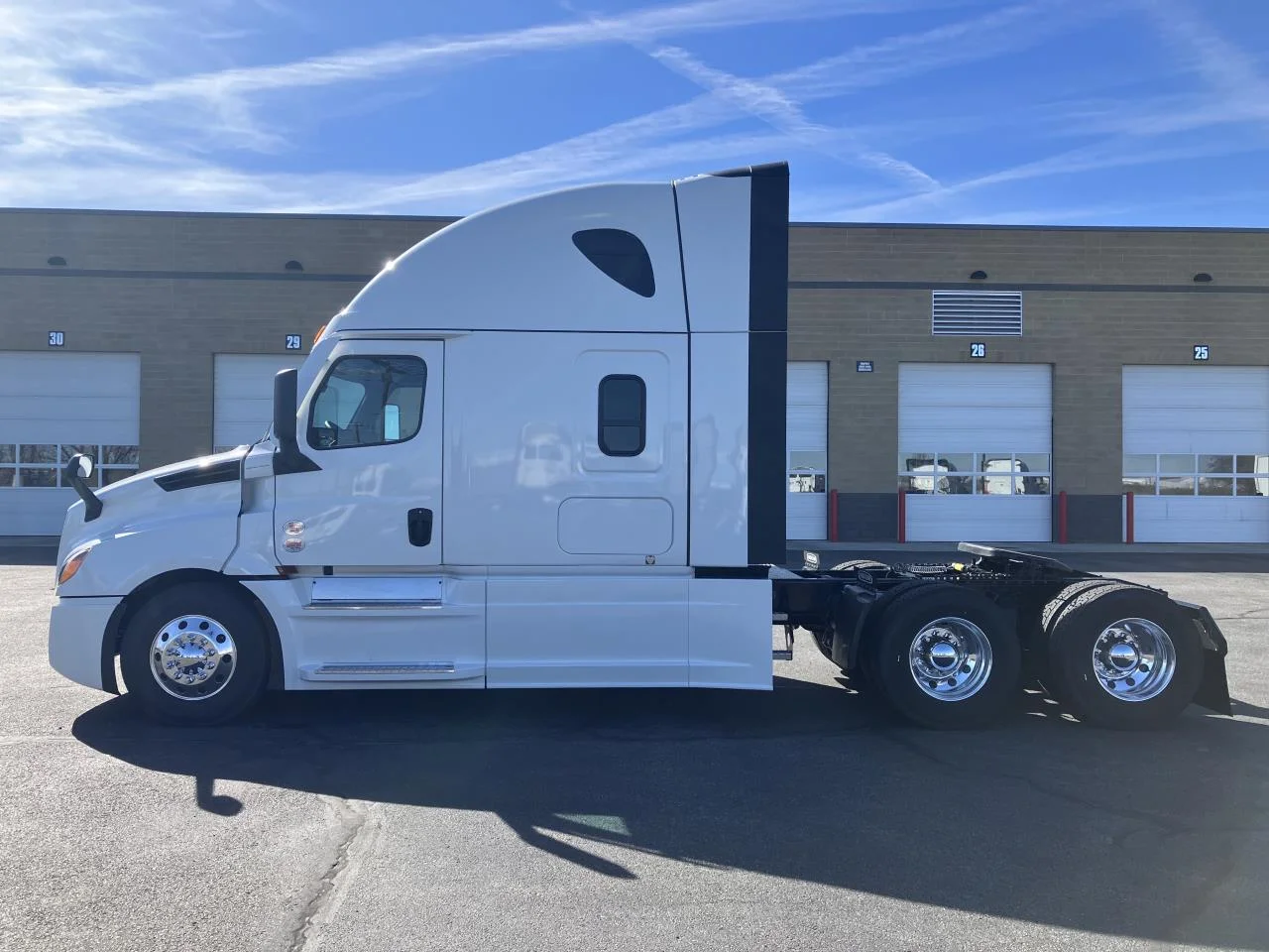 2027 Freightliner Cascadia - image 2