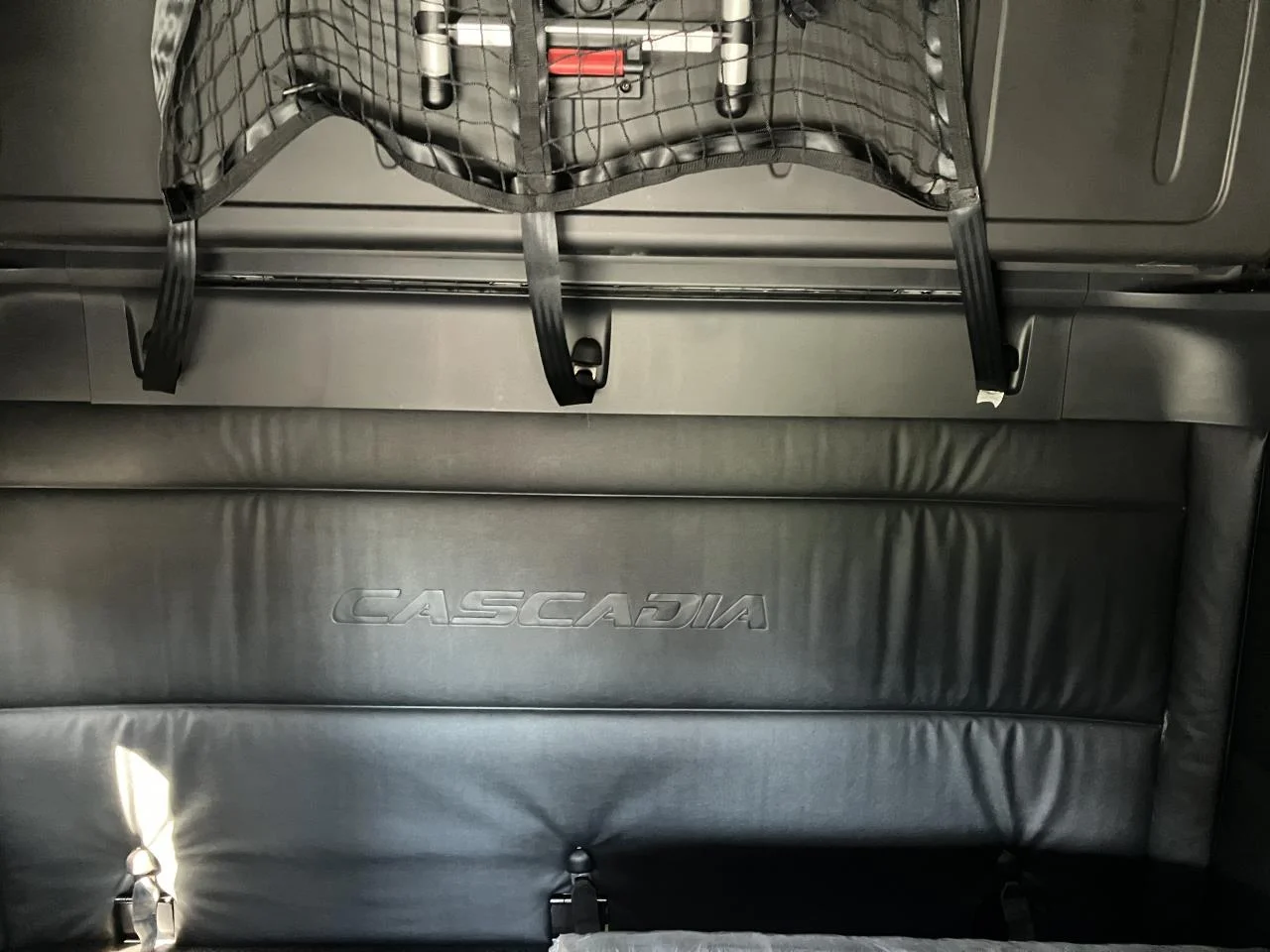 2027 Freightliner Cascadia - image 10