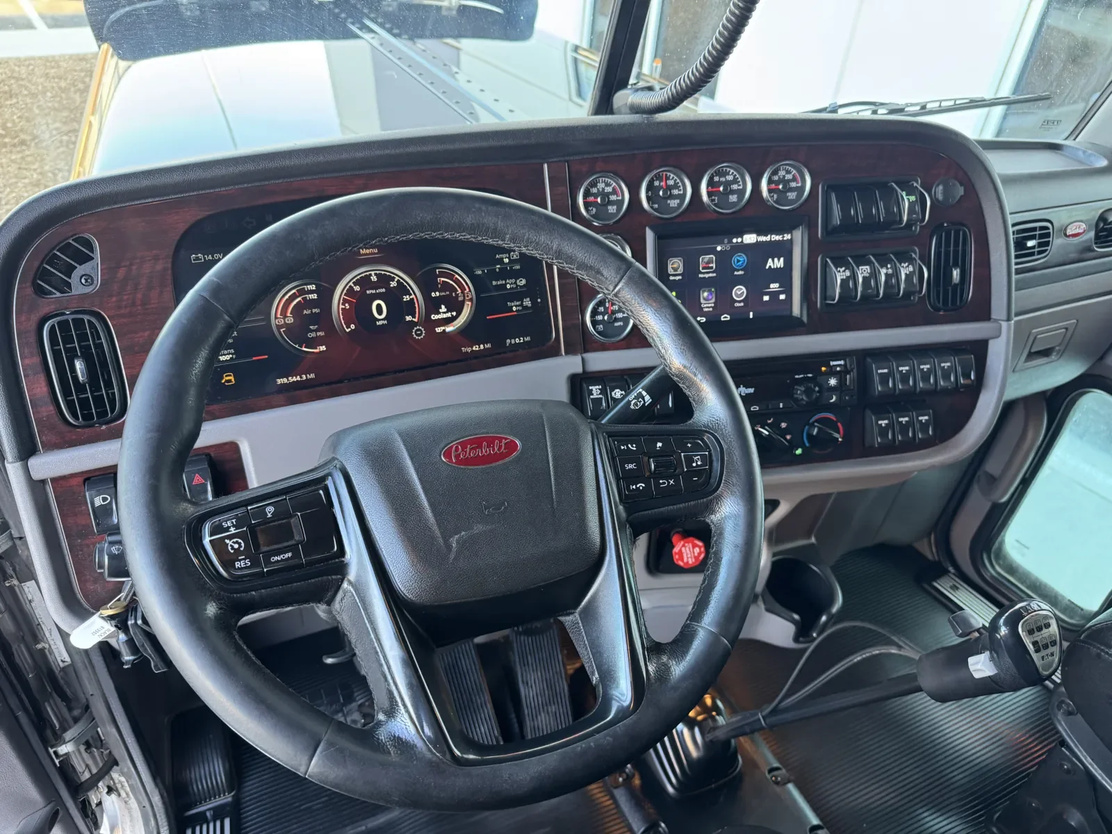 2022 Peterbilt 389 - image 17