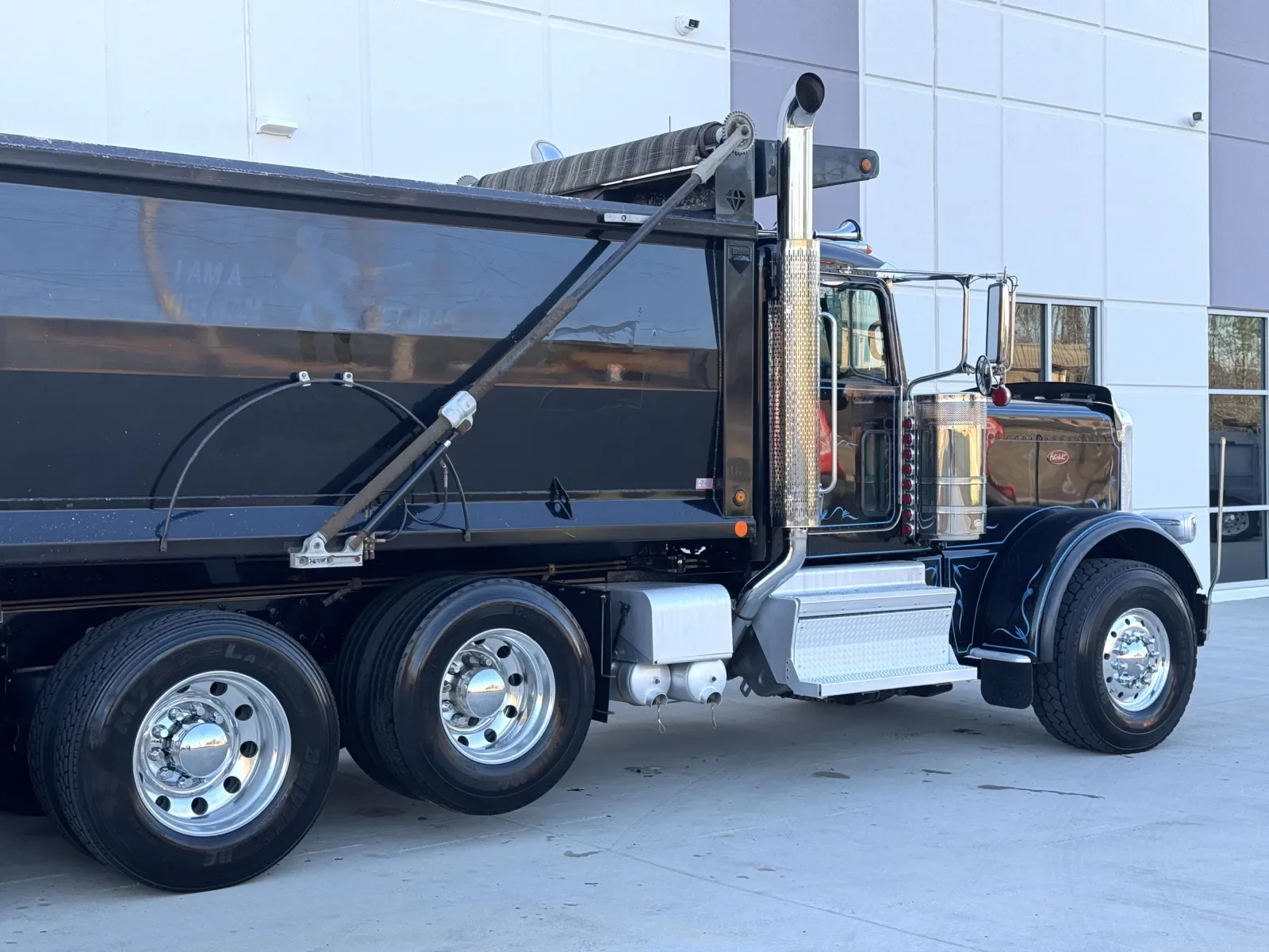 2022 Peterbilt 389 - image 8