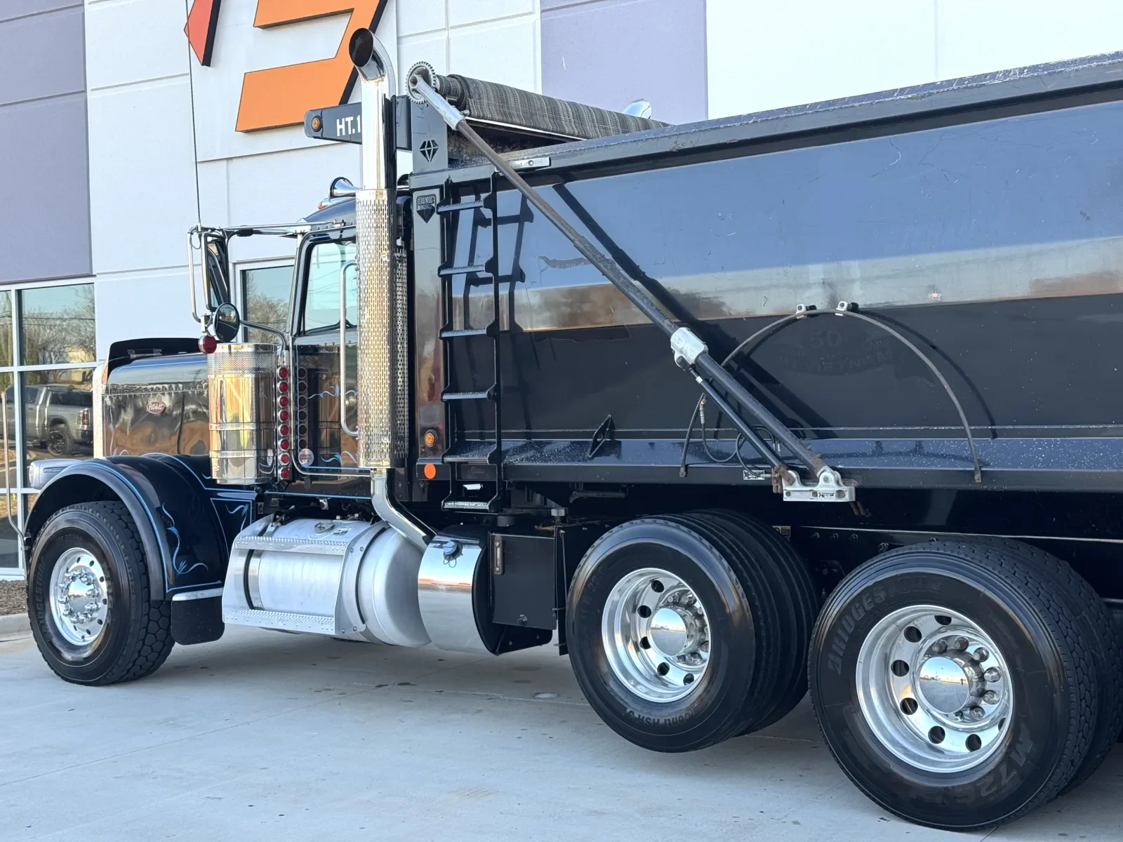 2022 Peterbilt 389 - image 9