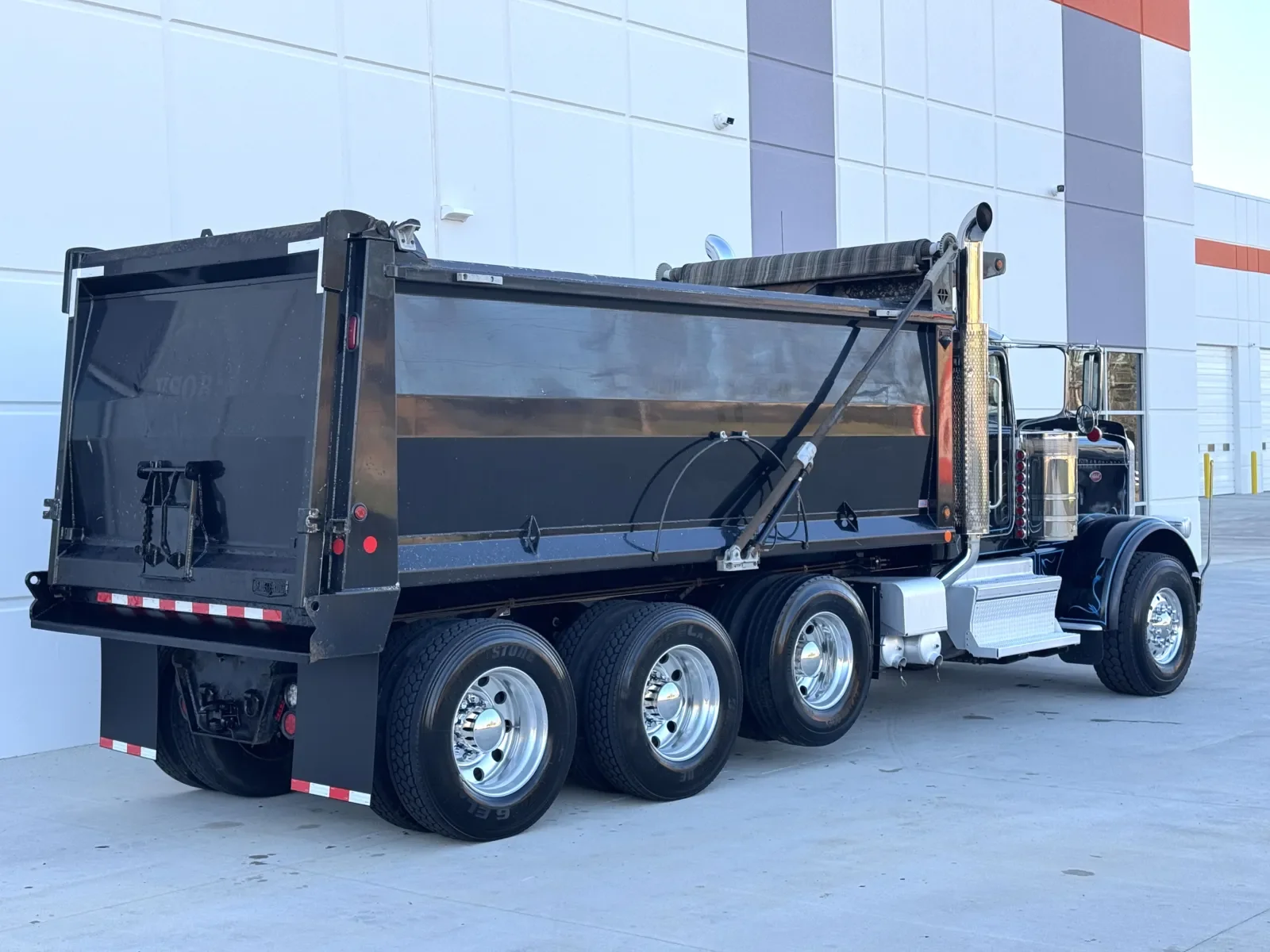 2022 Peterbilt 389 - image 6