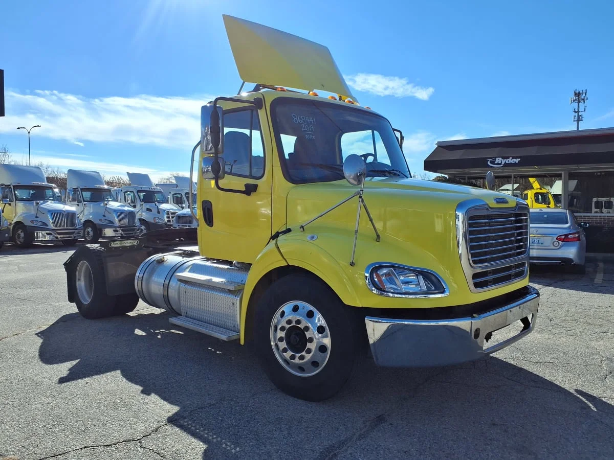 2019 Freightliner M2 112 - image 3
