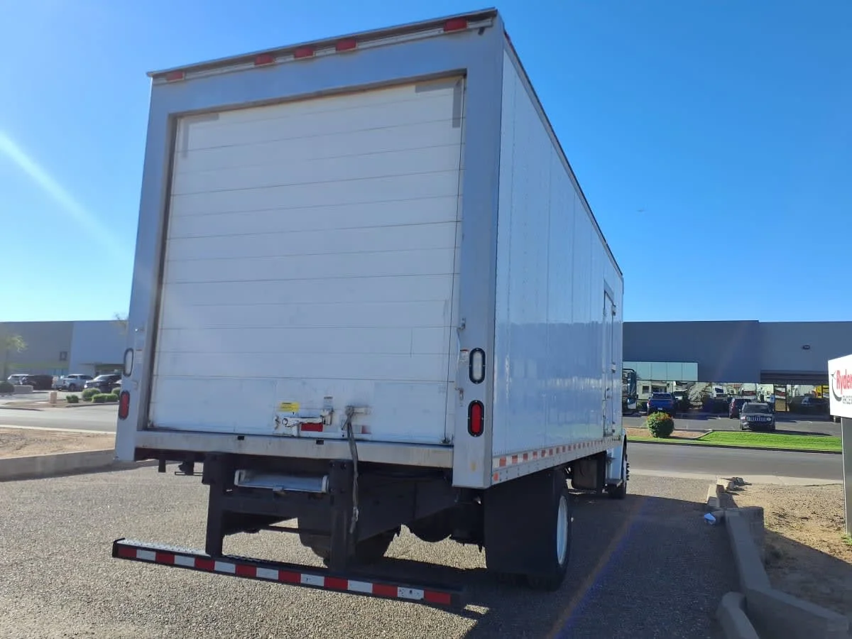 2016 Freightliner M2 106 in Phoenix, AZ — photo 4
