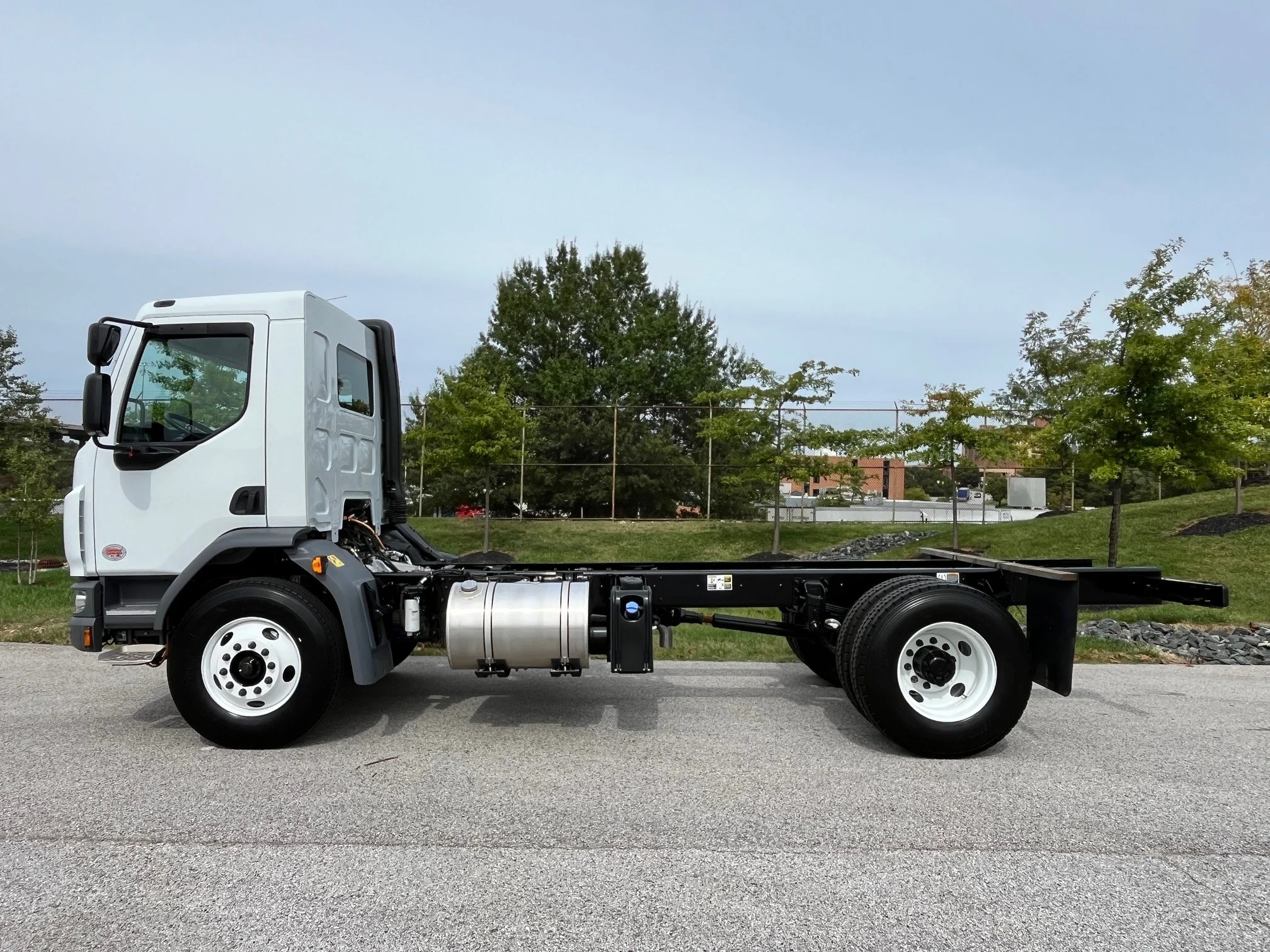 2026 Peterbilt 220EV in Baltimore, MD — photo 6