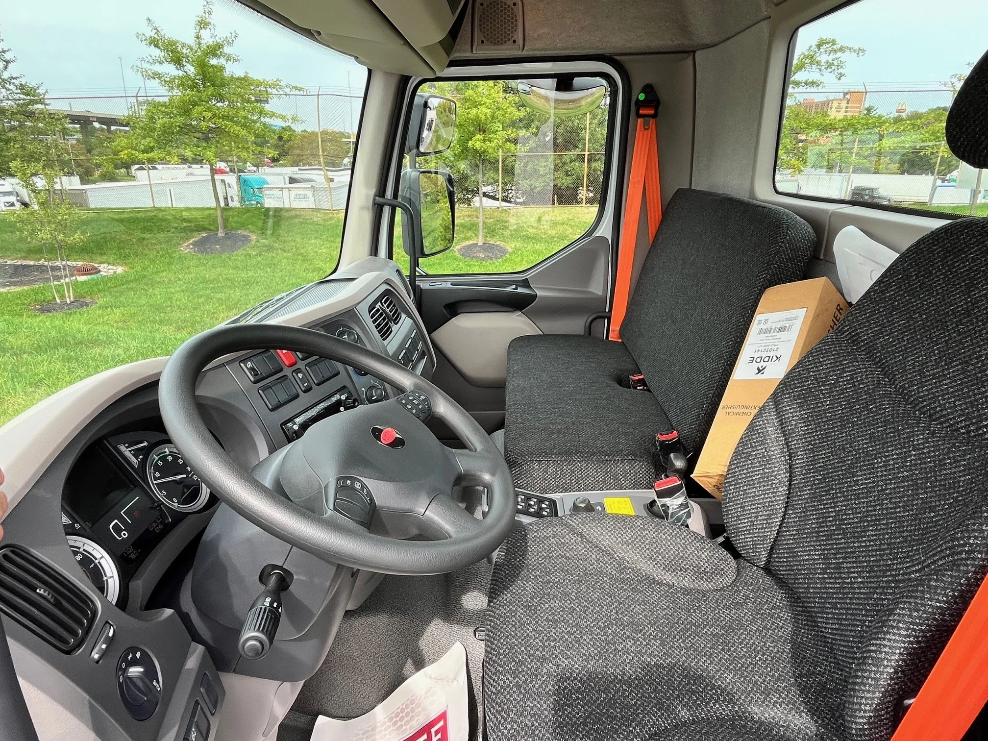 2026 Peterbilt 220EV in Baltimore, MD — photo 4