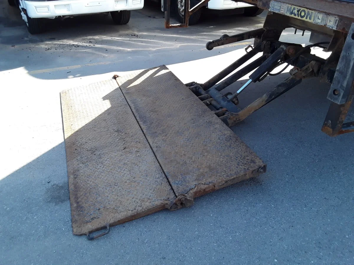 2018 Isuzu NQR - image 12