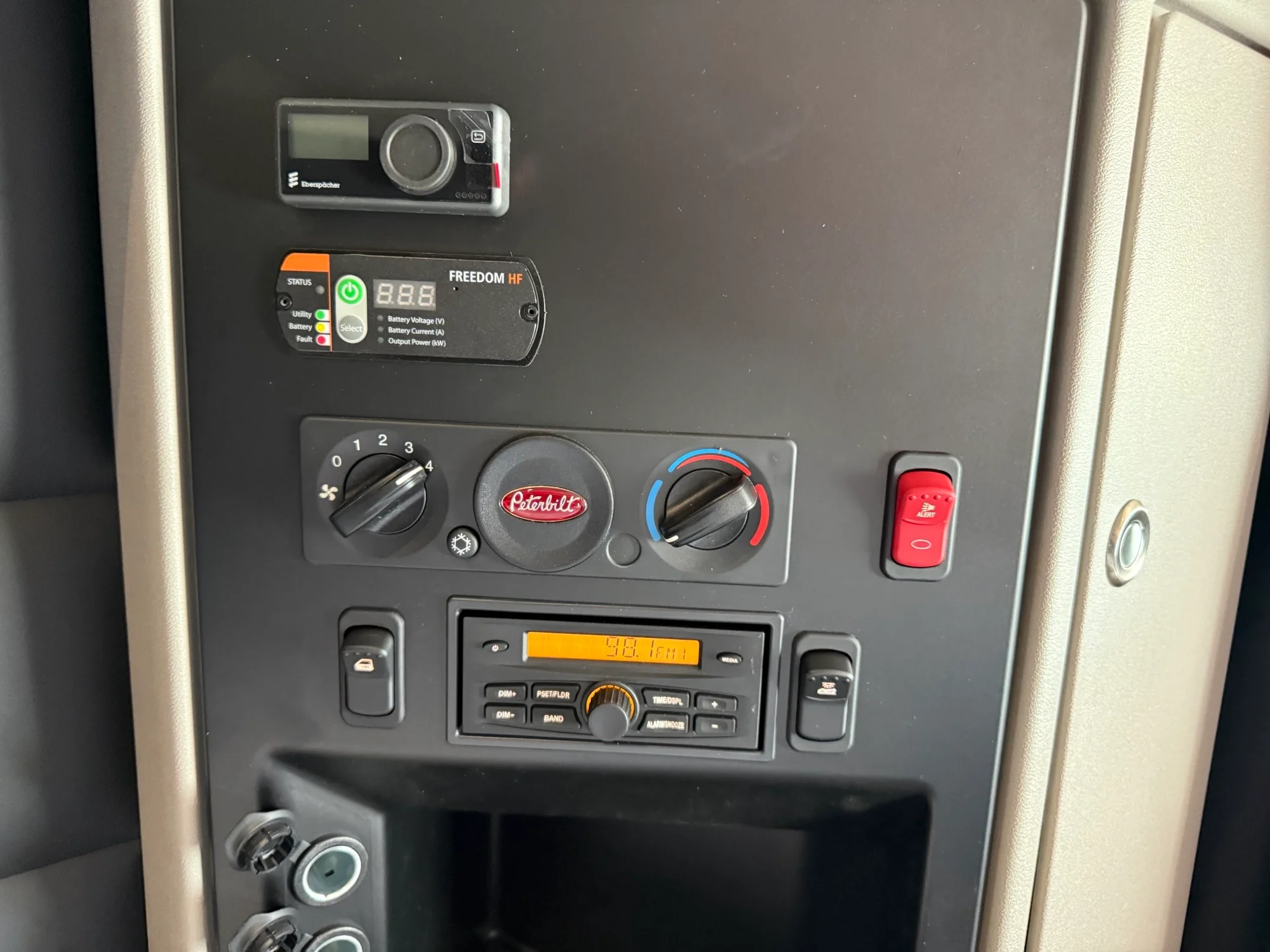2027 Peterbilt 589 — photo 16