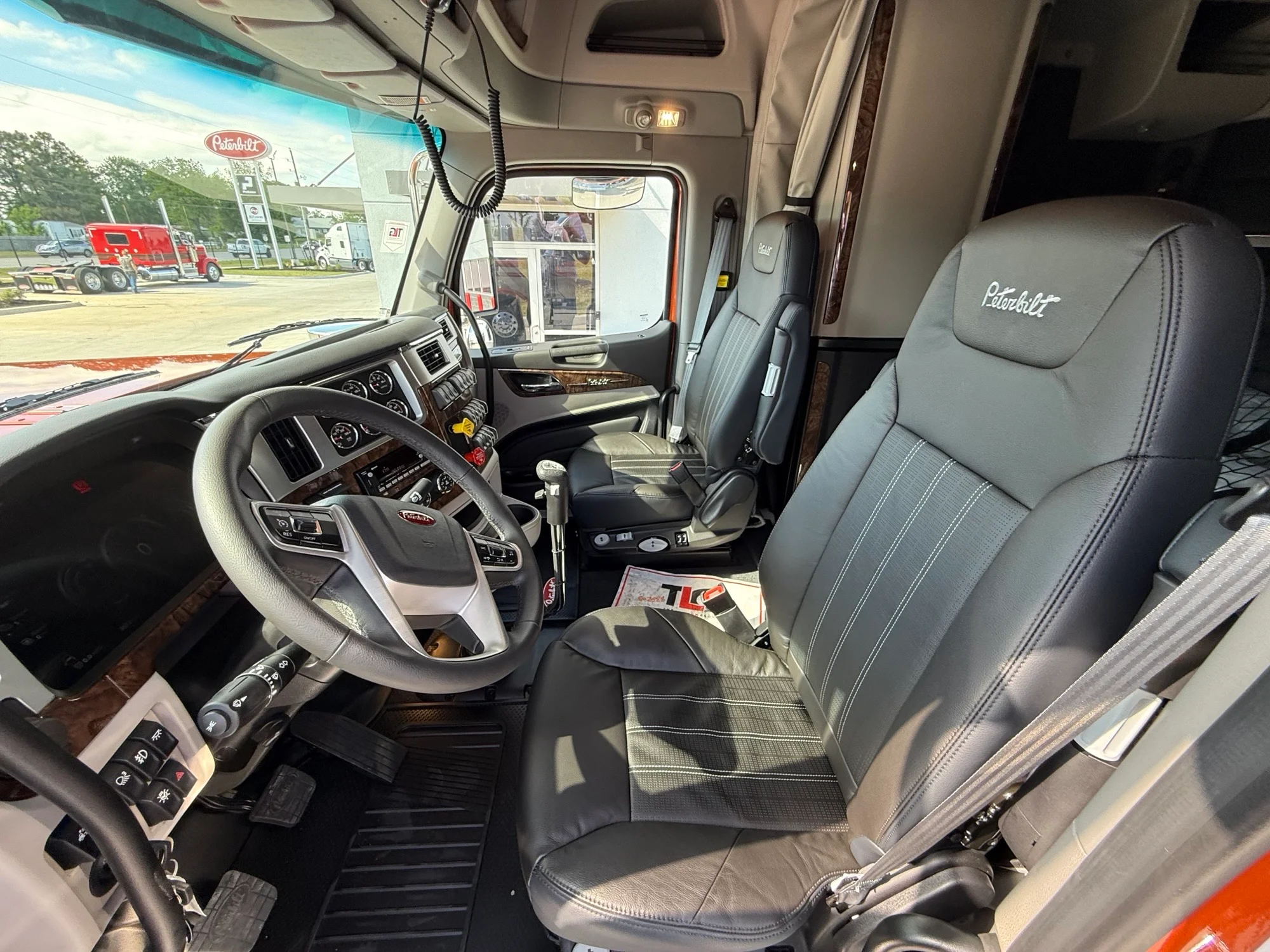 2027 Peterbilt 589 — photo 12
