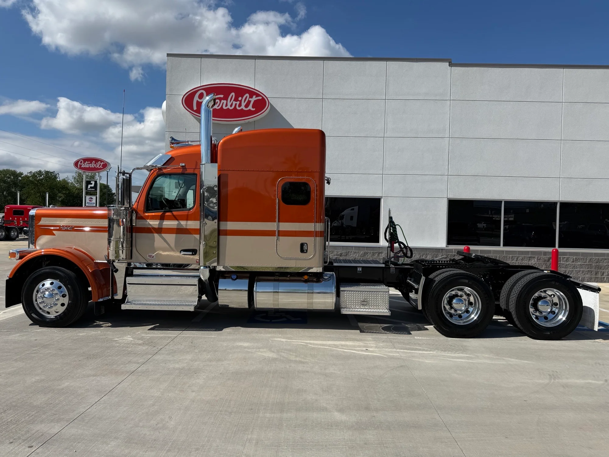 2027 Peterbilt 589 — photo 2