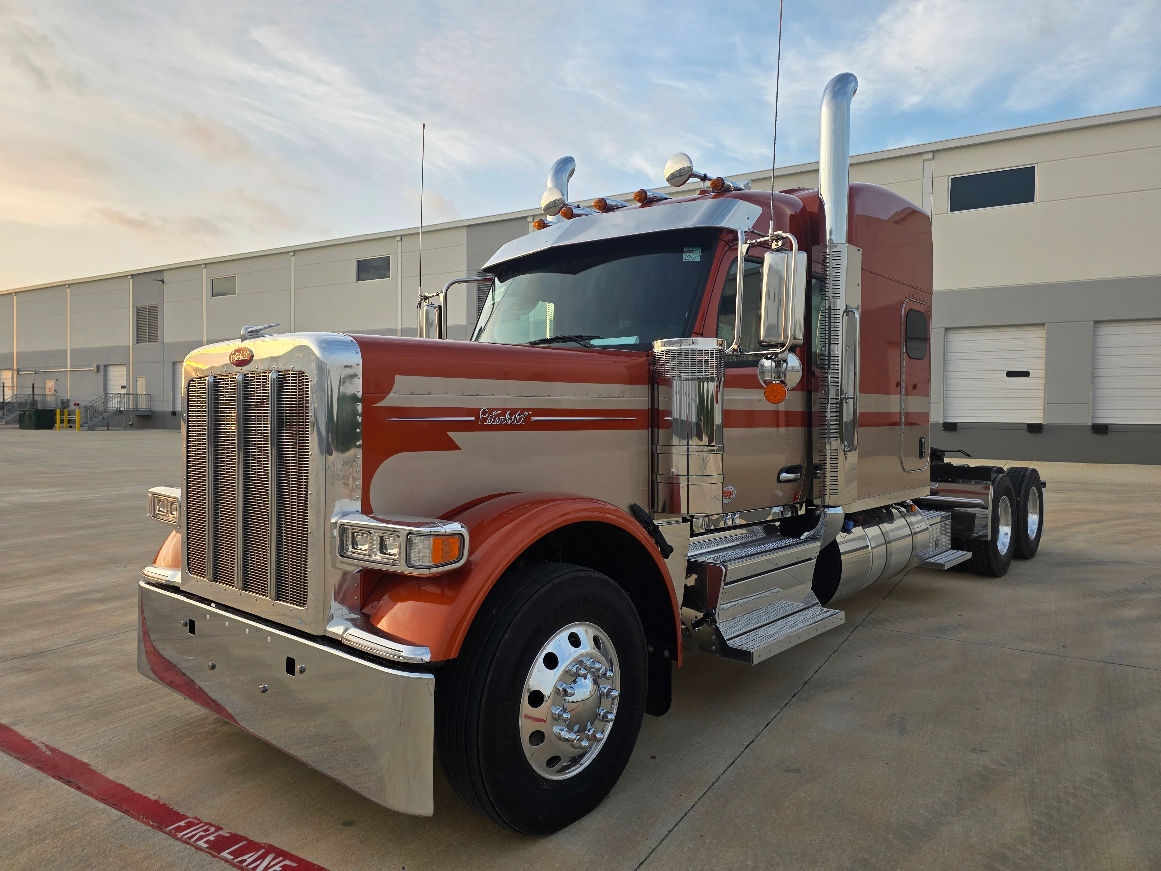 2027 Peterbilt 589 in Lowell, AR