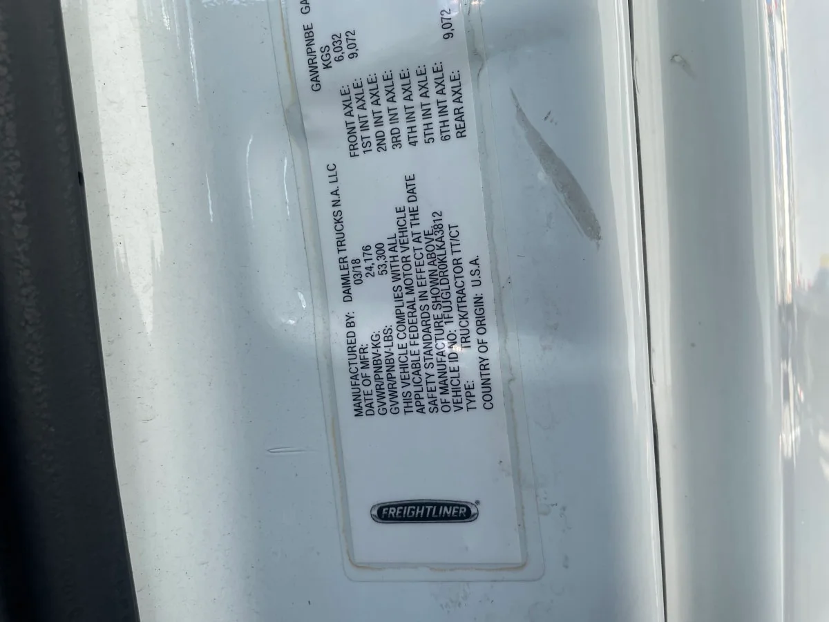 2019 Freightliner Cascadia - image 11