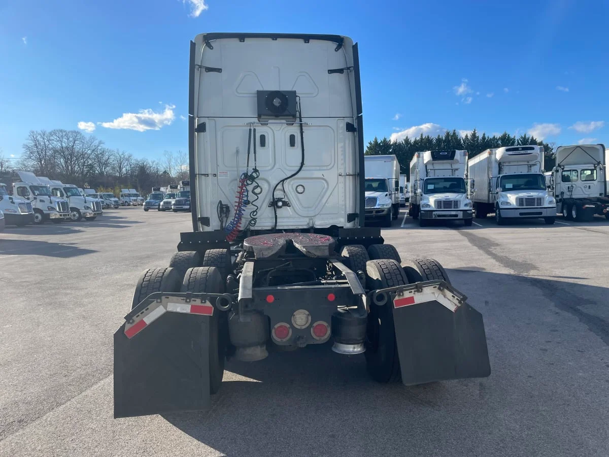 2019 Freightliner Cascadia - image 5