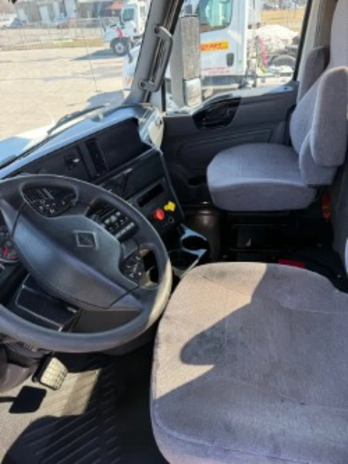 2019 International LT in Indianapolis, IN — photo 7