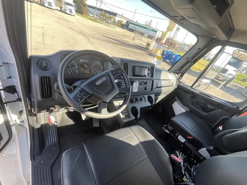 2026 Freightliner M2 106 in Cincinnati, OH — photo 10