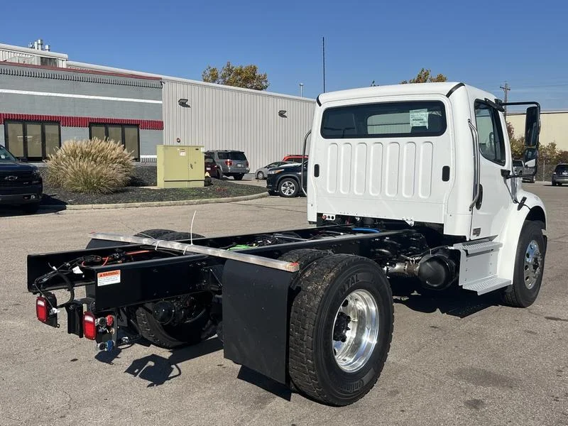 2026 Freightliner M2 106 in Cincinnati, OH — photo 7