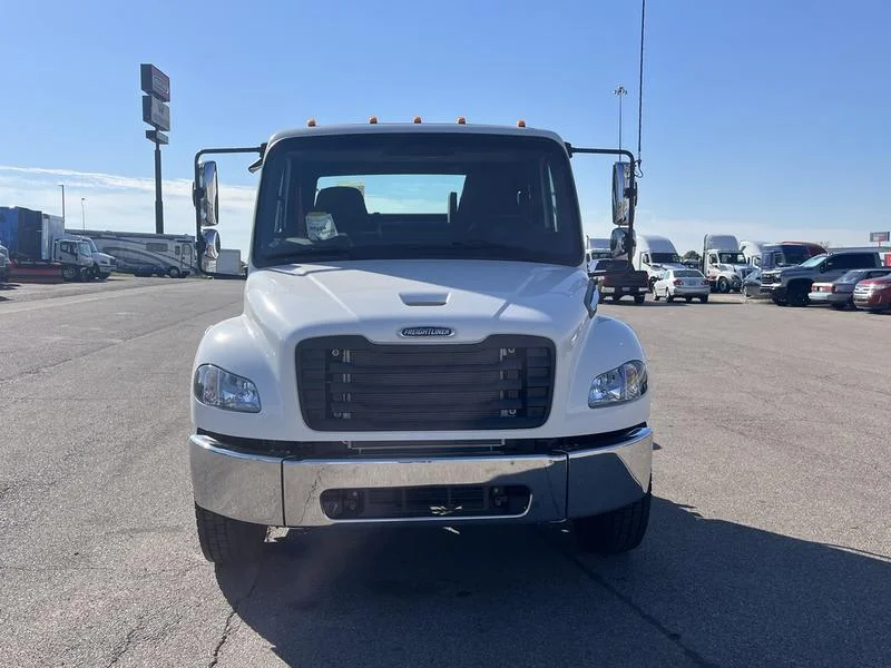 2026 Freightliner M2 106 in Cincinnati, OH — photo 2
