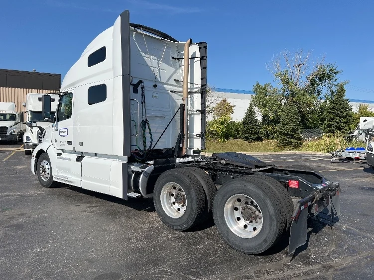 2022 Volvo VNL 760 - image 5