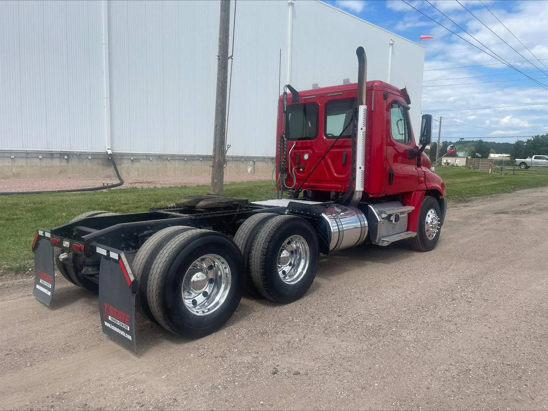 2020 Freightliner Cascadia in Sioux City, IA — photo 2