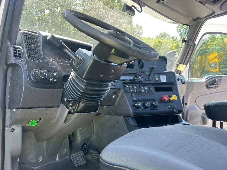2018 International LT in Greensboro, NC — photo 9