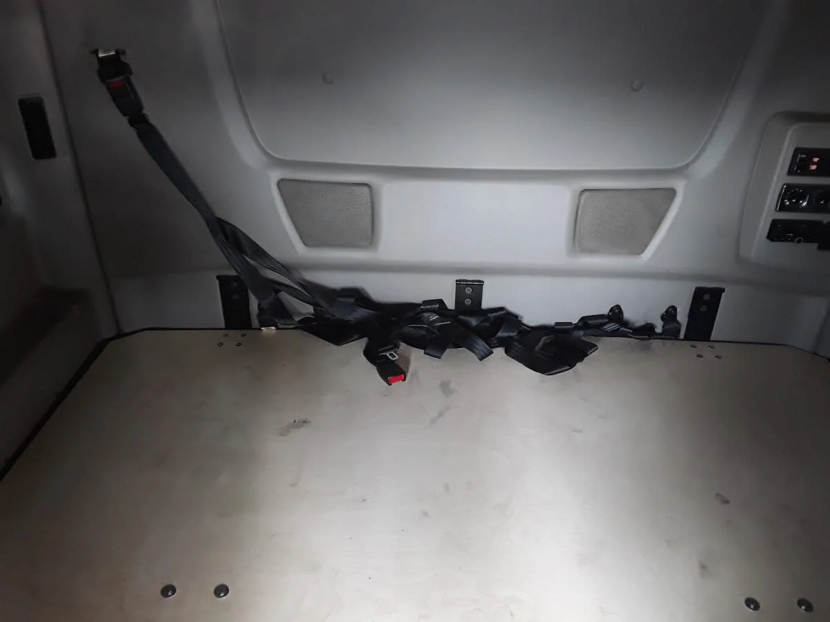 2021 International LT - image 8